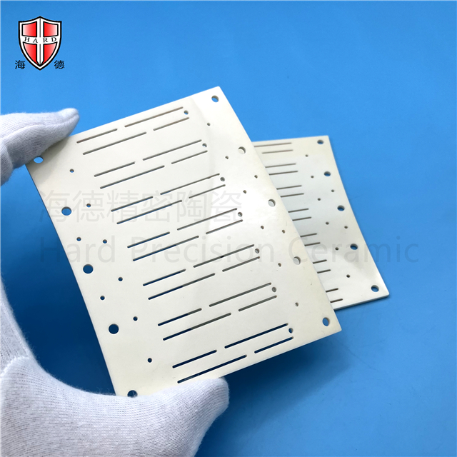 Fächerförmige perforierte Aluminiumoxid-Keramikplatte
